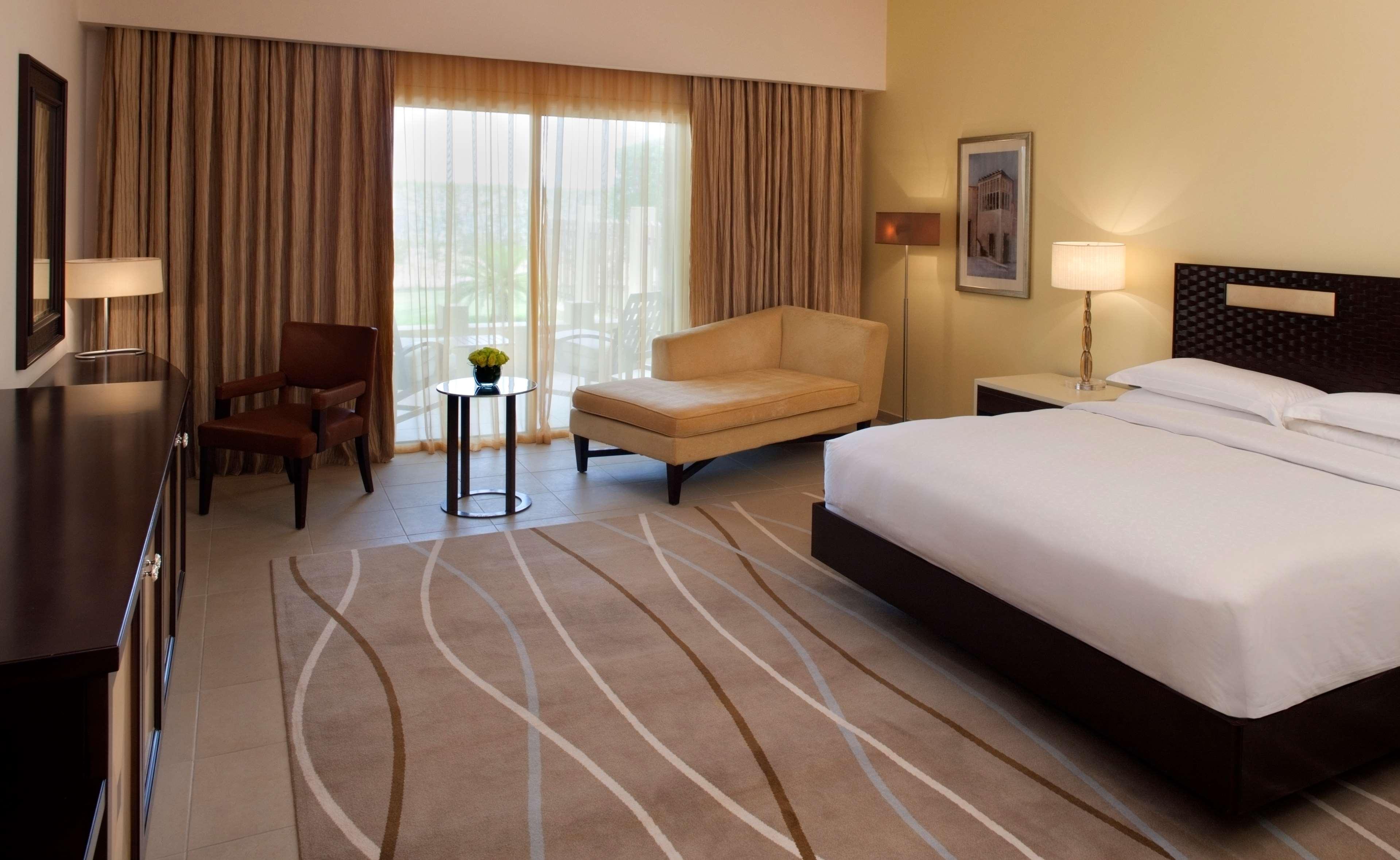 Grand Hyatt Doha Hotel & Villas Eksteriør bilde A bedroom at the Jumeirah Beach Hotel