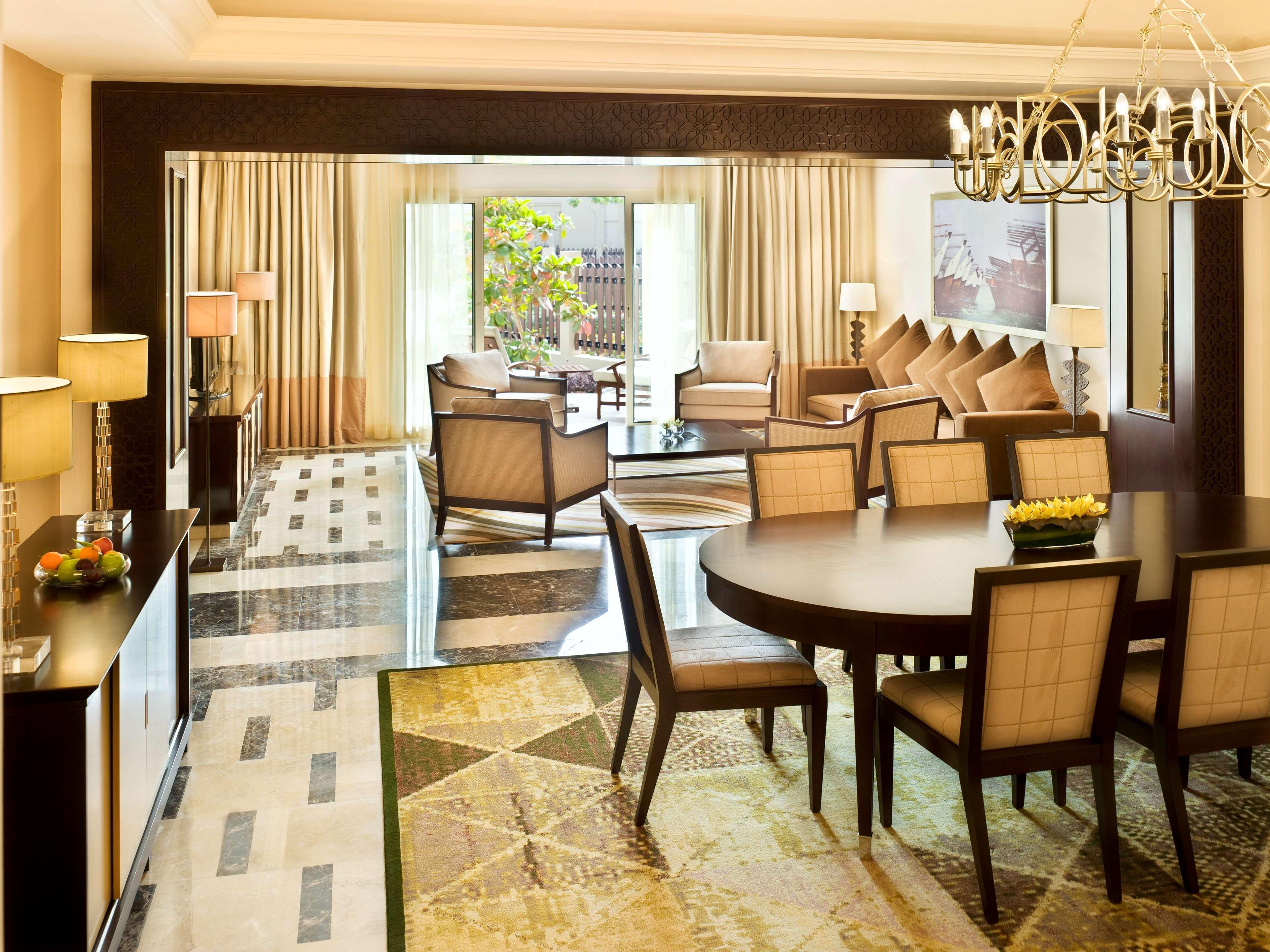 Grand Hyatt Doha Hotel & Villas Eksteriør bilde A suite at the Ritz-Carlton, Dubai
