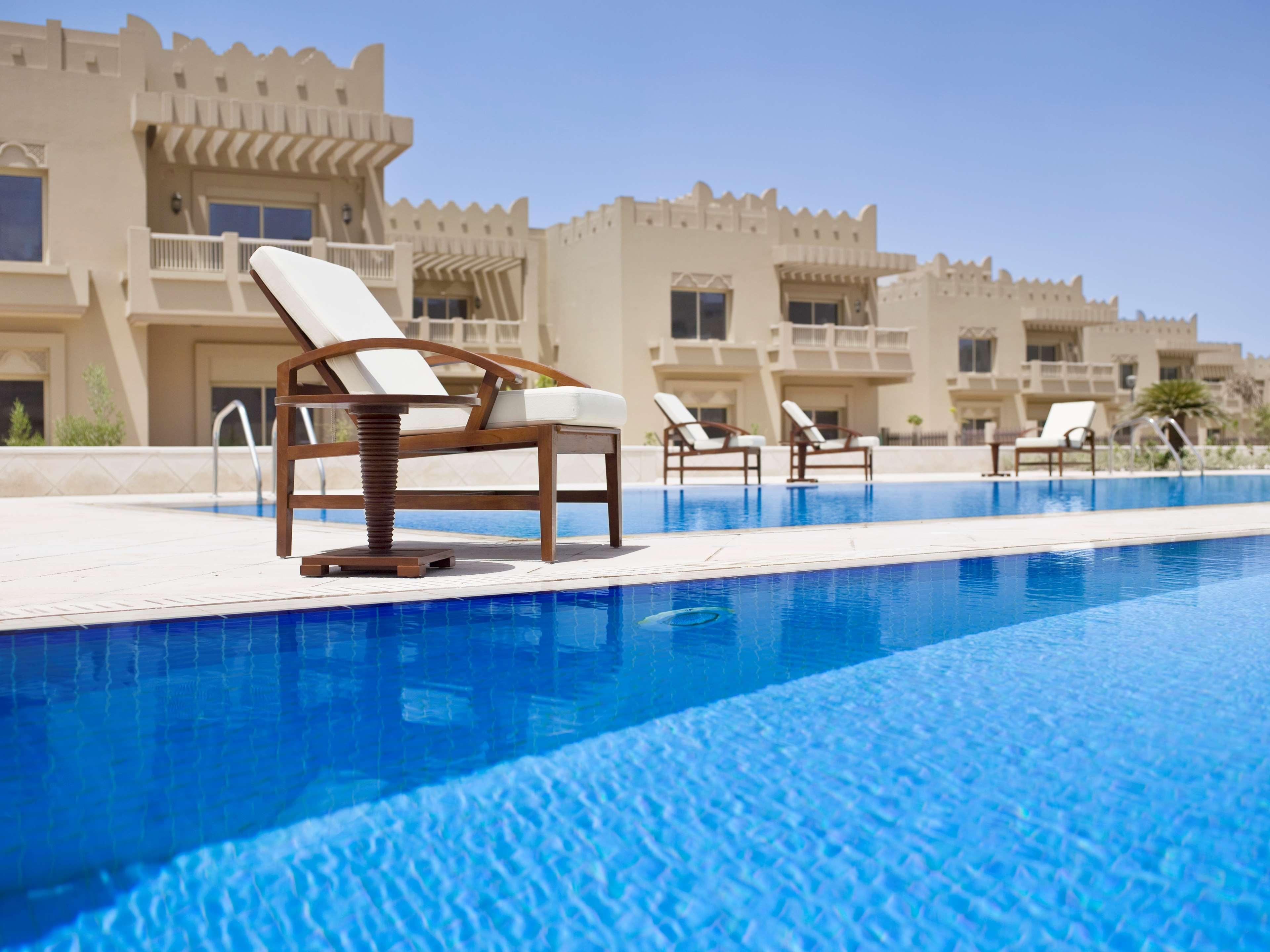 Grand Hyatt Doha Hotel & Villas Eksteriør bilde The swimming pool at the resort