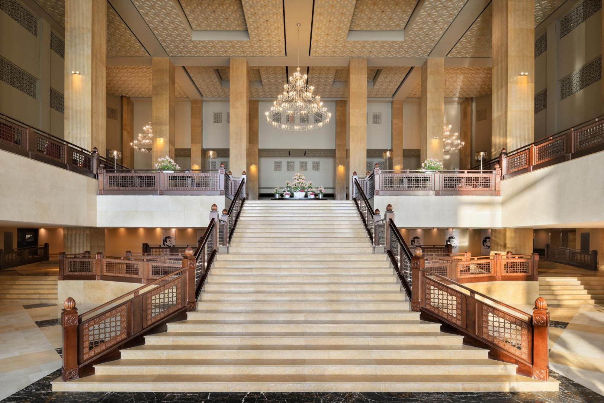 Grand Hyatt Doha Hotel & Villas Eksteriør bilde The main staircase at the Ritz-Carlton, DIFC