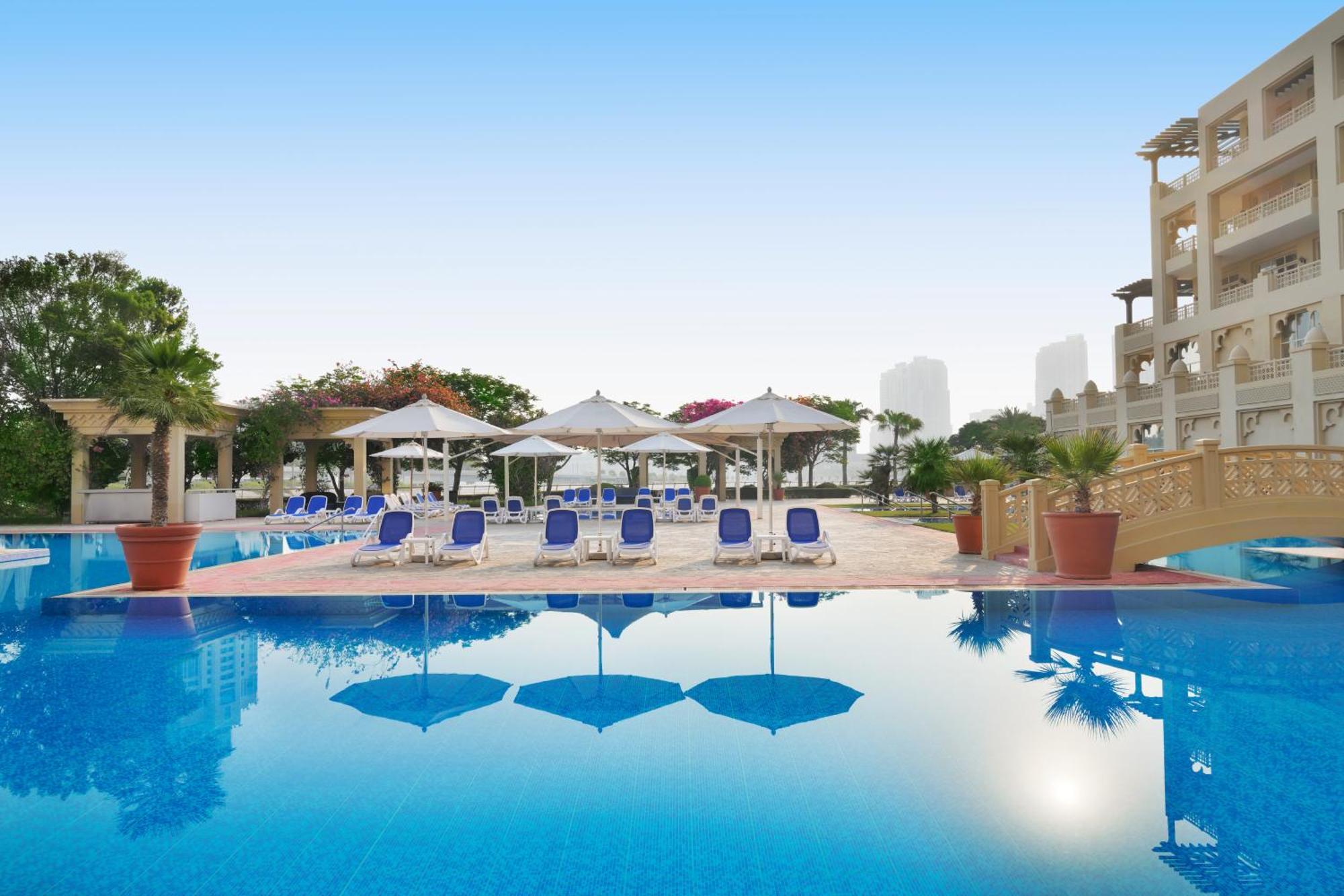 Grand Hyatt Doha Hotel & Villas Eksteriør bilde The swimming pool at the Jumeirah Creekside